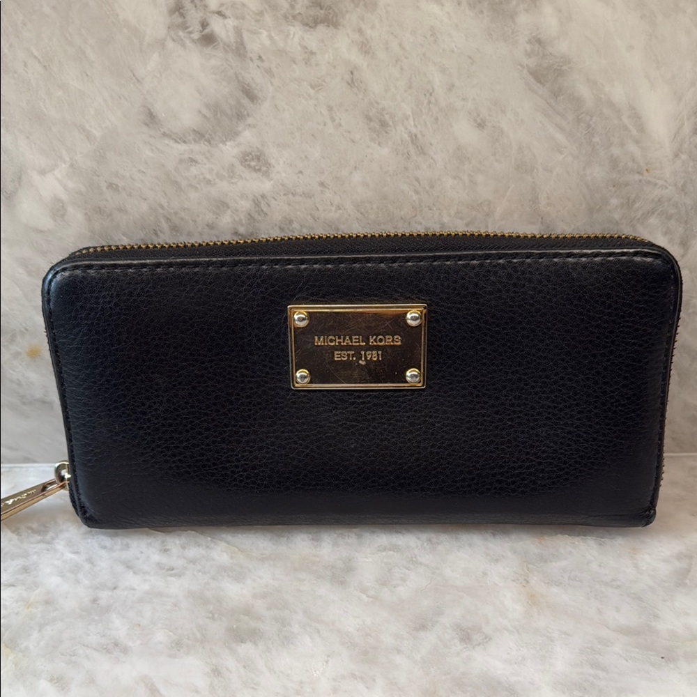 Michael Kors soft, sharp Black Leather Wallet, zip closure. 8 card slots.